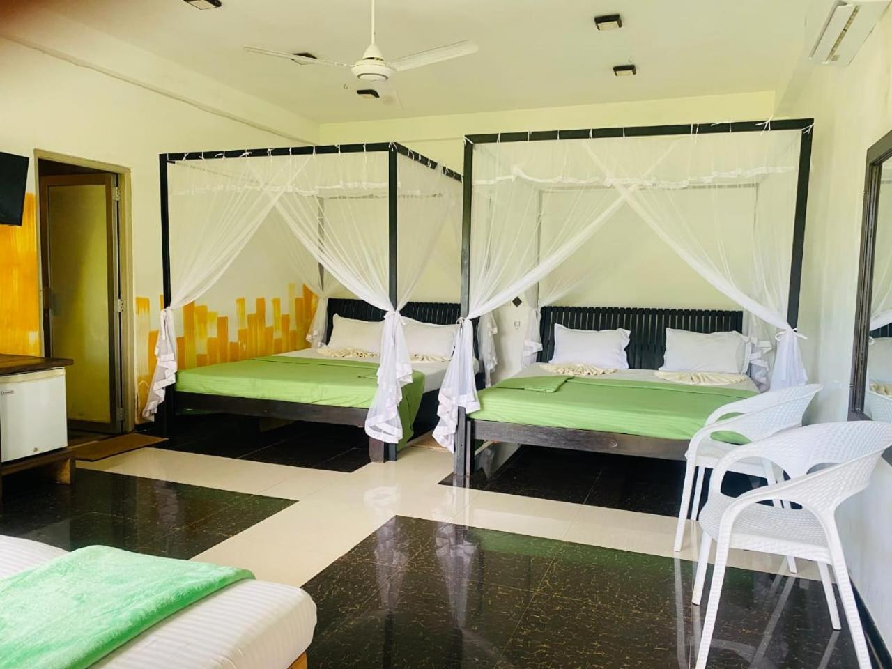 Bed and Breakfast Leisure Land Галле Экстерьер фото